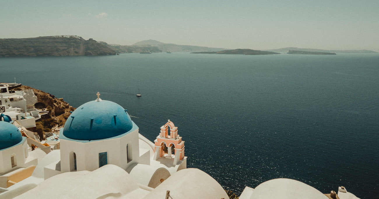 Best Wedding Venues in Santorini present a stunning view of the Caldera