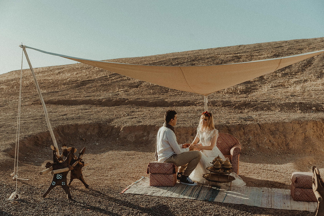 Destination Wedding couple enjoying tea in the desert of Morocco
