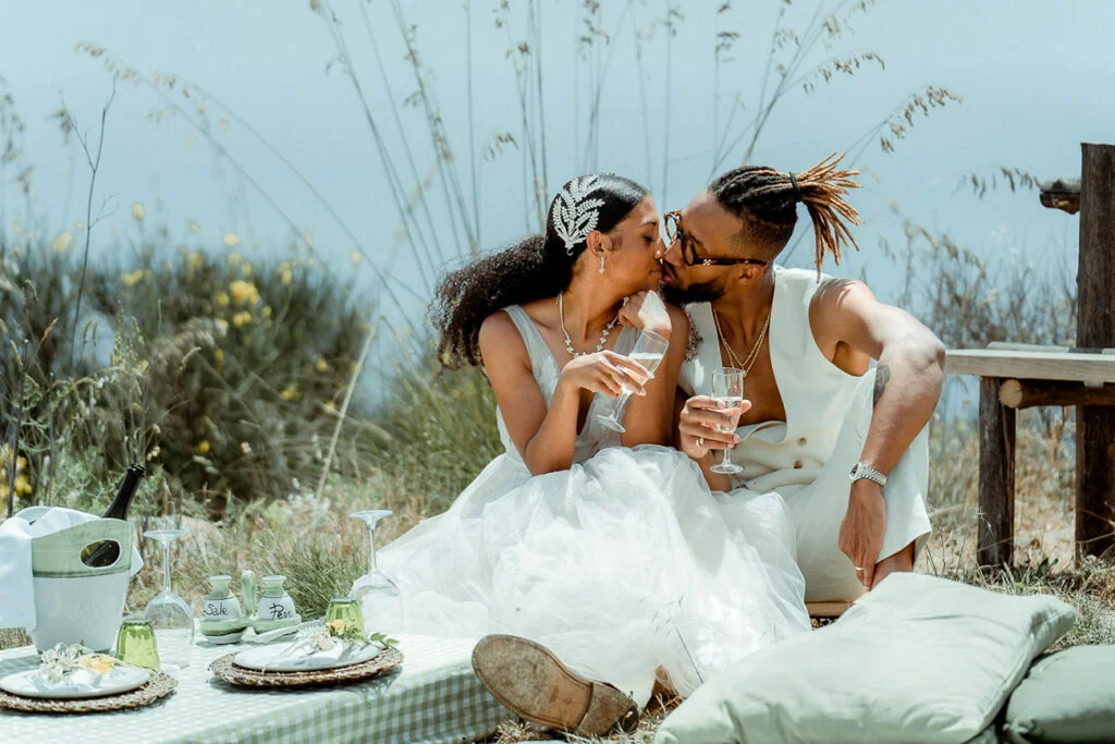 Best locations for an adventure elopement in Italy 14 Where to plan an adventure elopement in Italy: wedding couple enjoying a pic nic in Amalfi Coast