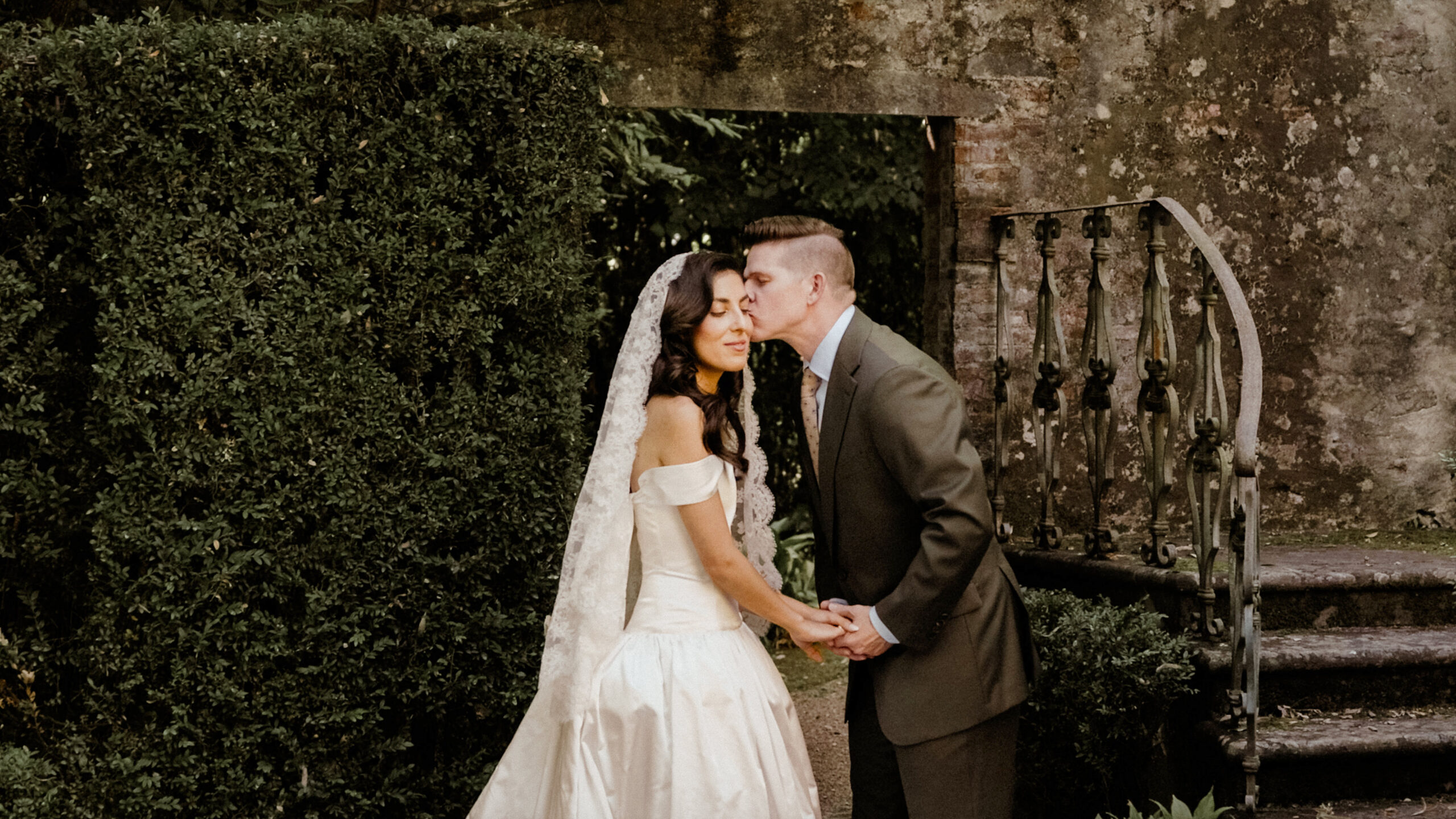 Destination Wedding at Villa Grabau in Tuscany - Couple Kissing